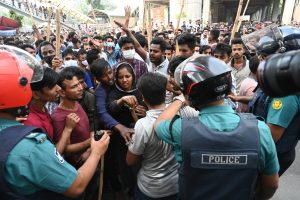 Kledingarbeiders in Bangladesh tijdens loonprotesten 2023 - actie tegen H&M en Zara